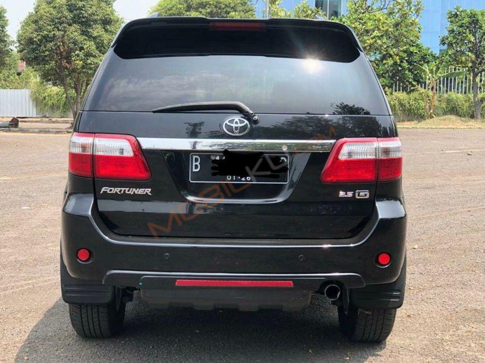 Mobil Toyota Fortuner 2011