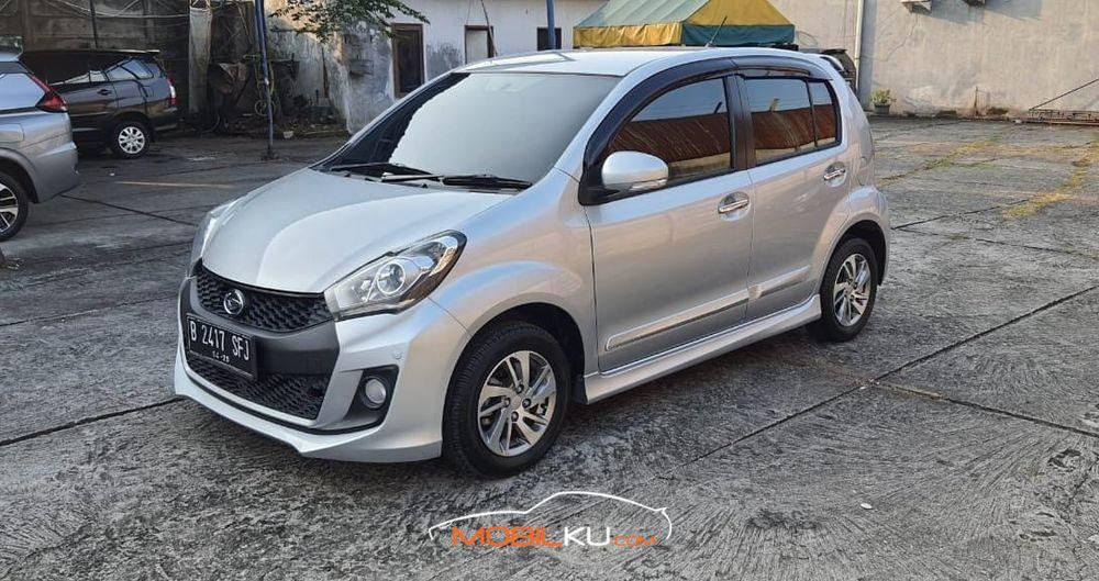 Mobil Daihatsu Sirion 2015