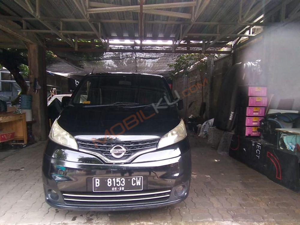 Mobil Nissan Evalia 2012