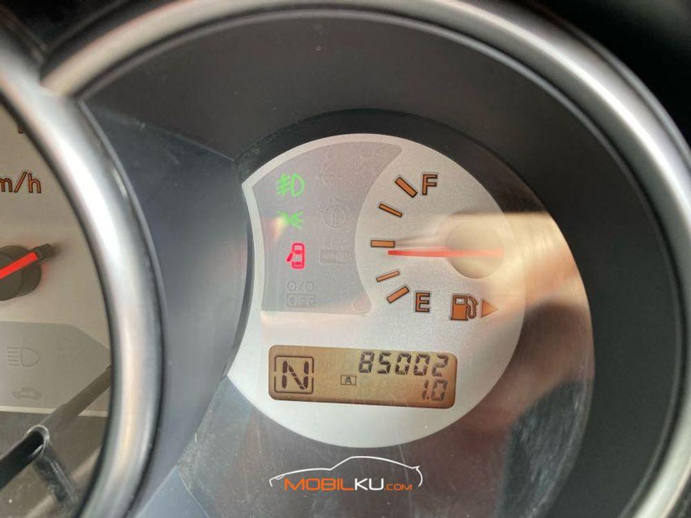 Mobil Nissan Grand Livina 2013