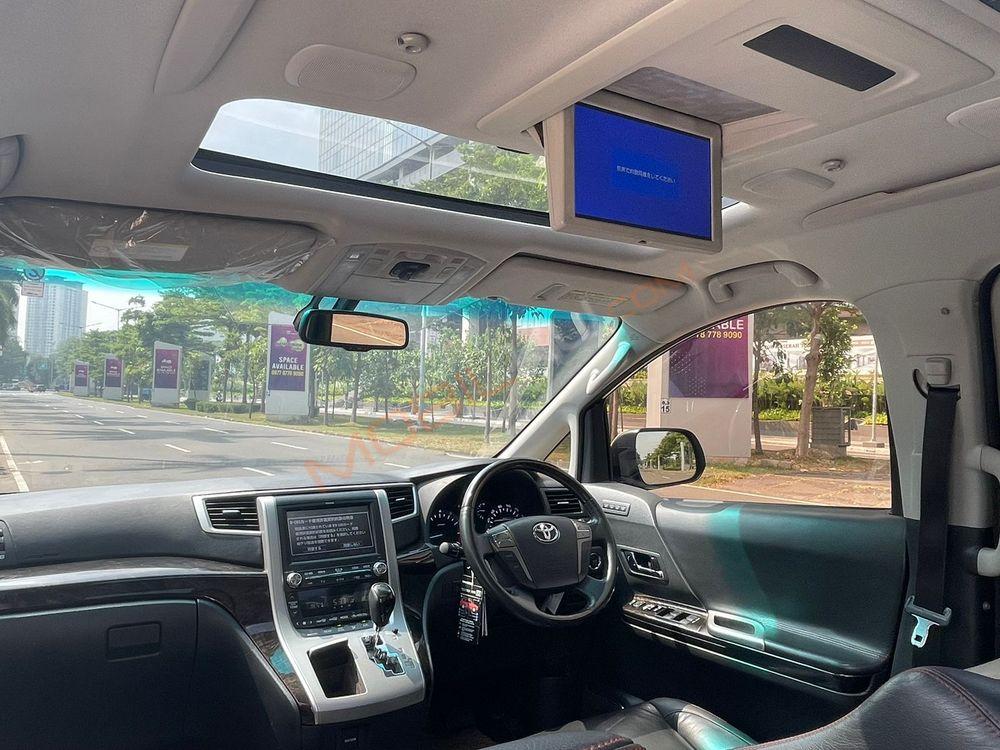 Mobil Toyota Vellfire 2014