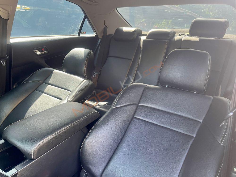 Mobil Toyota Mark X 2012
