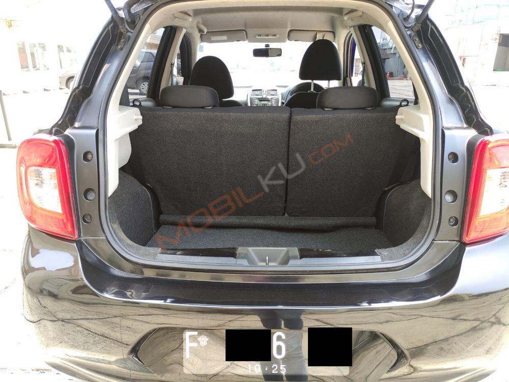 Mobil Nissan March 2015