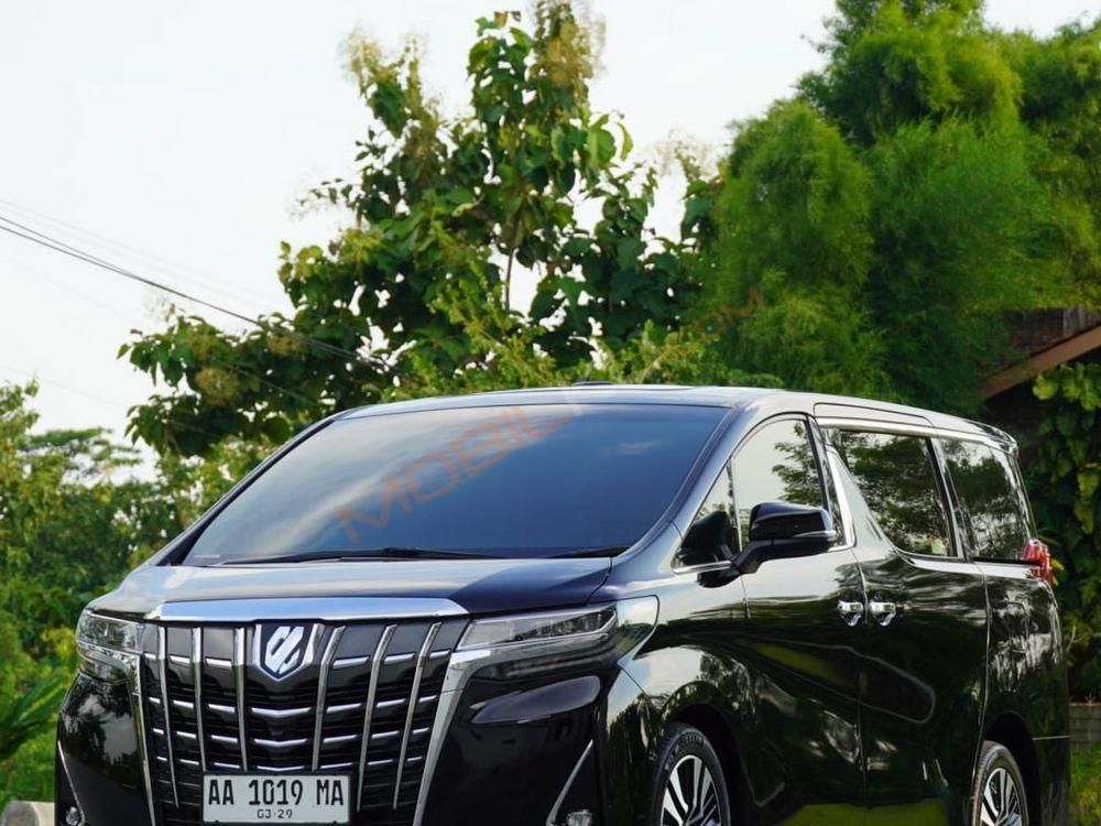 Mobil Toyota Alphard 2019