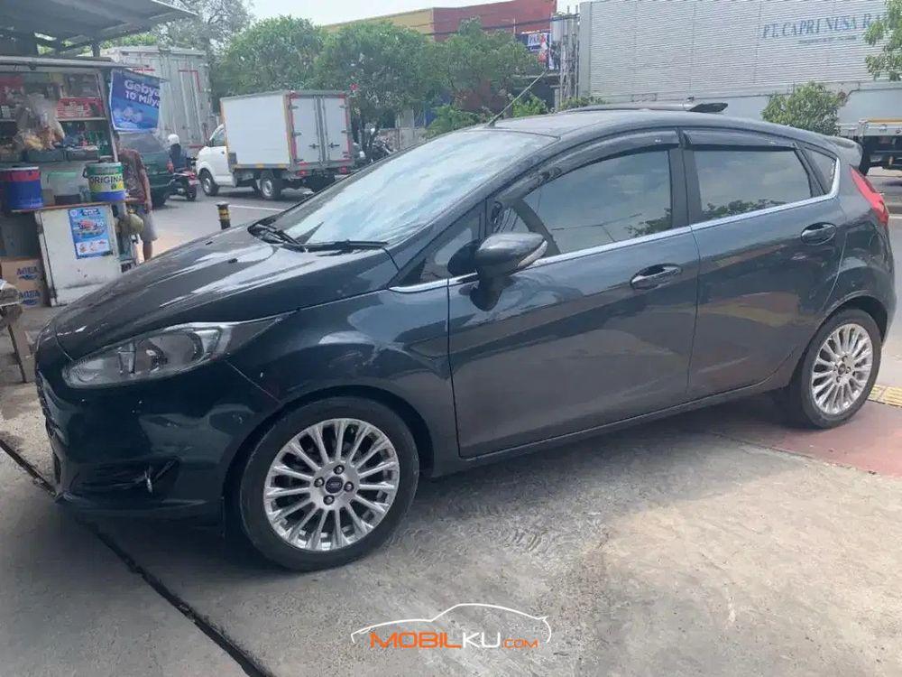 Mobil Ford Fiesta 2013