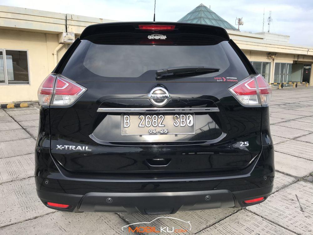 Mobil Nissan X-Trail 2015