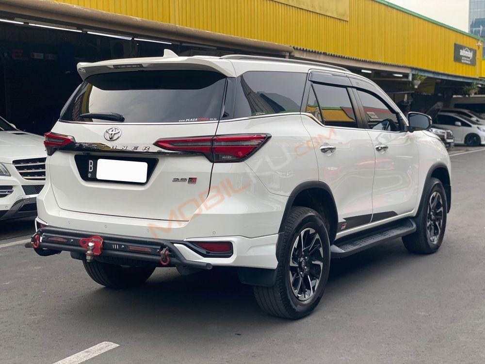 Mobil Toyota Fortuner 2022