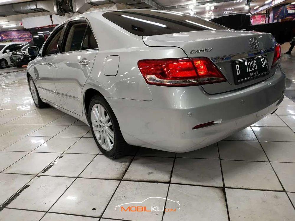 Mobil Toyota Camry 2011