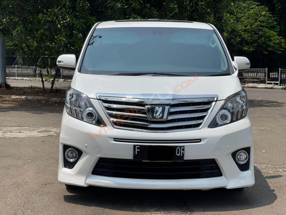 Mobil Toyota Alphard 2014