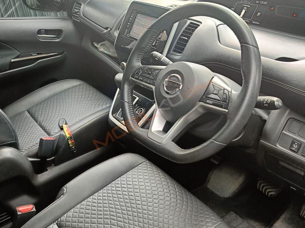 Mobil Nissan Serena 2019