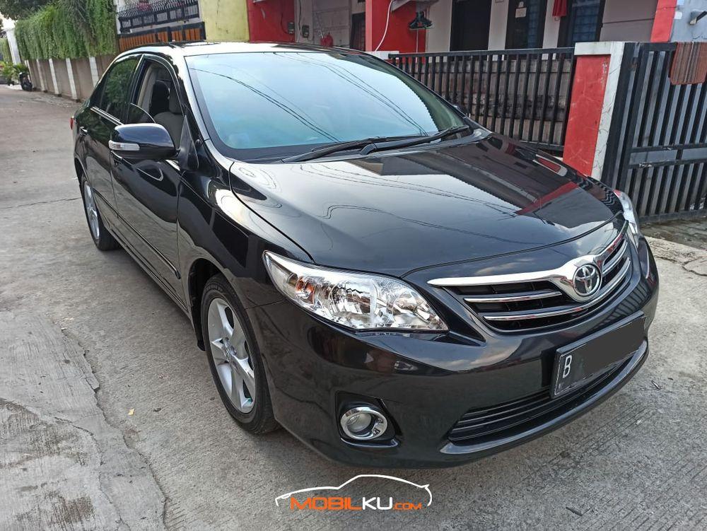 Mobil Toyota Corolla 2012