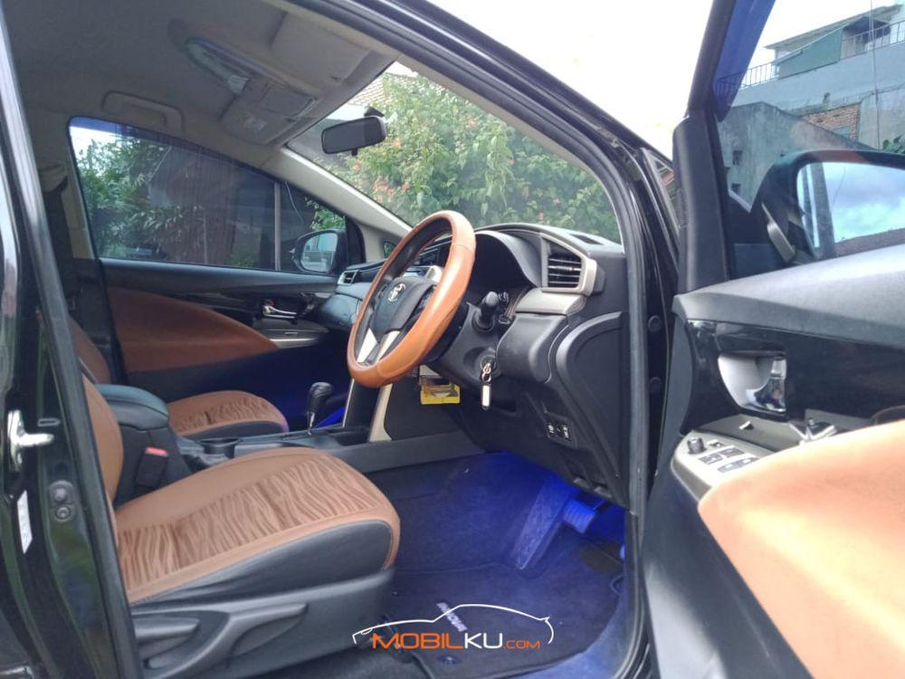 Mobil Toyota Kijang Innova 2017