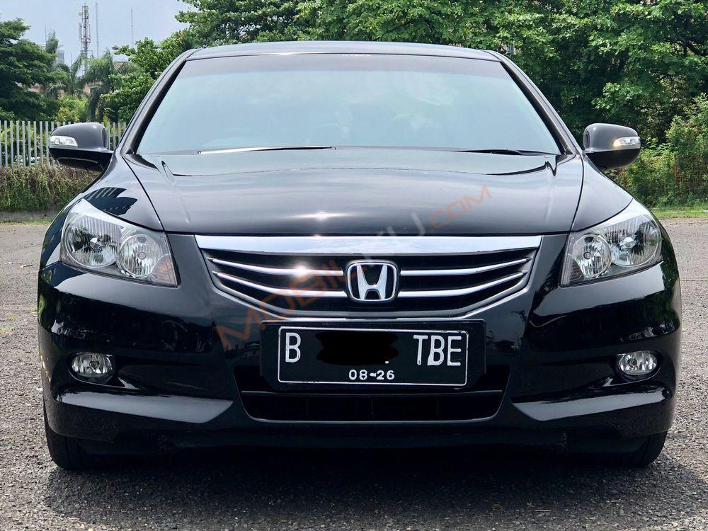 Mobil Honda Accord 2011