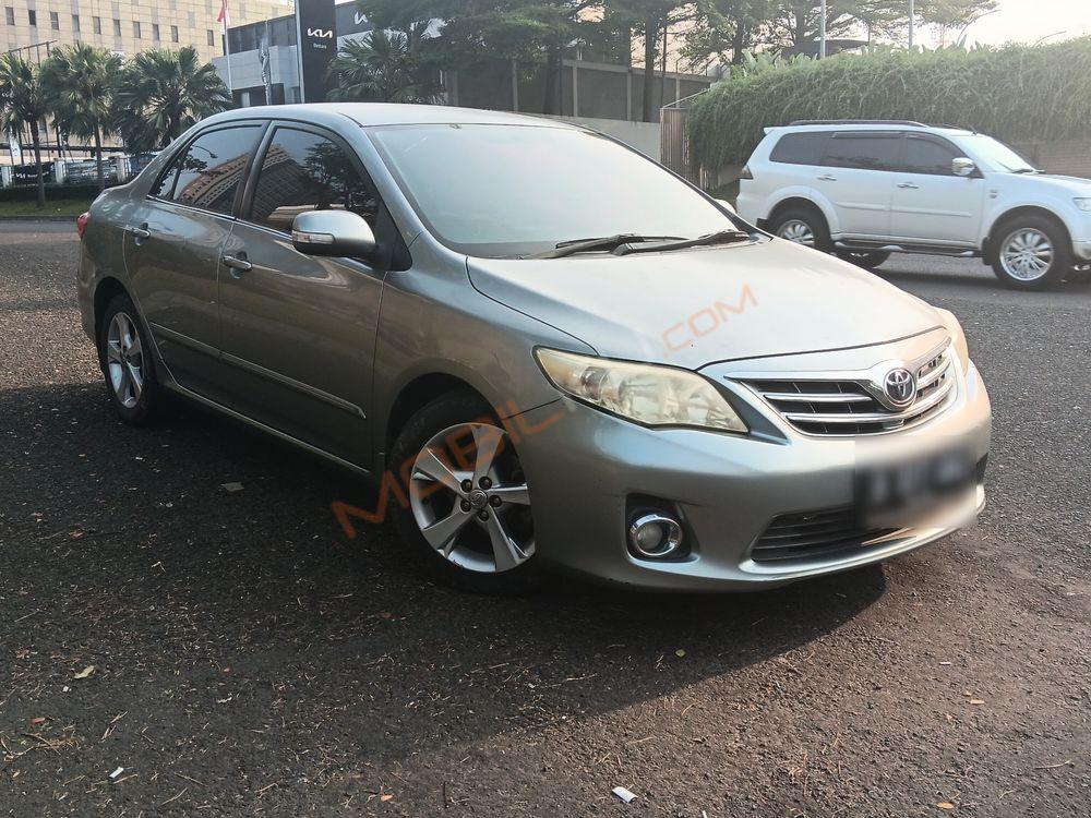 Mobil Toyota Corolla 2011