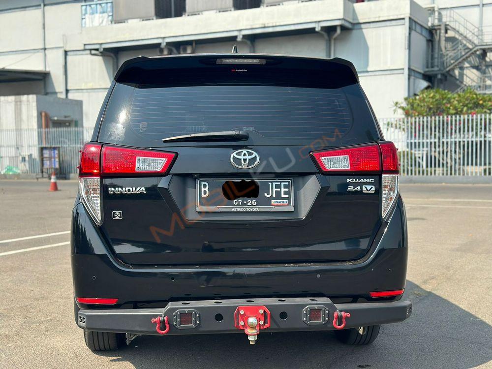 Mobil Toyota Kijang Innova 2021