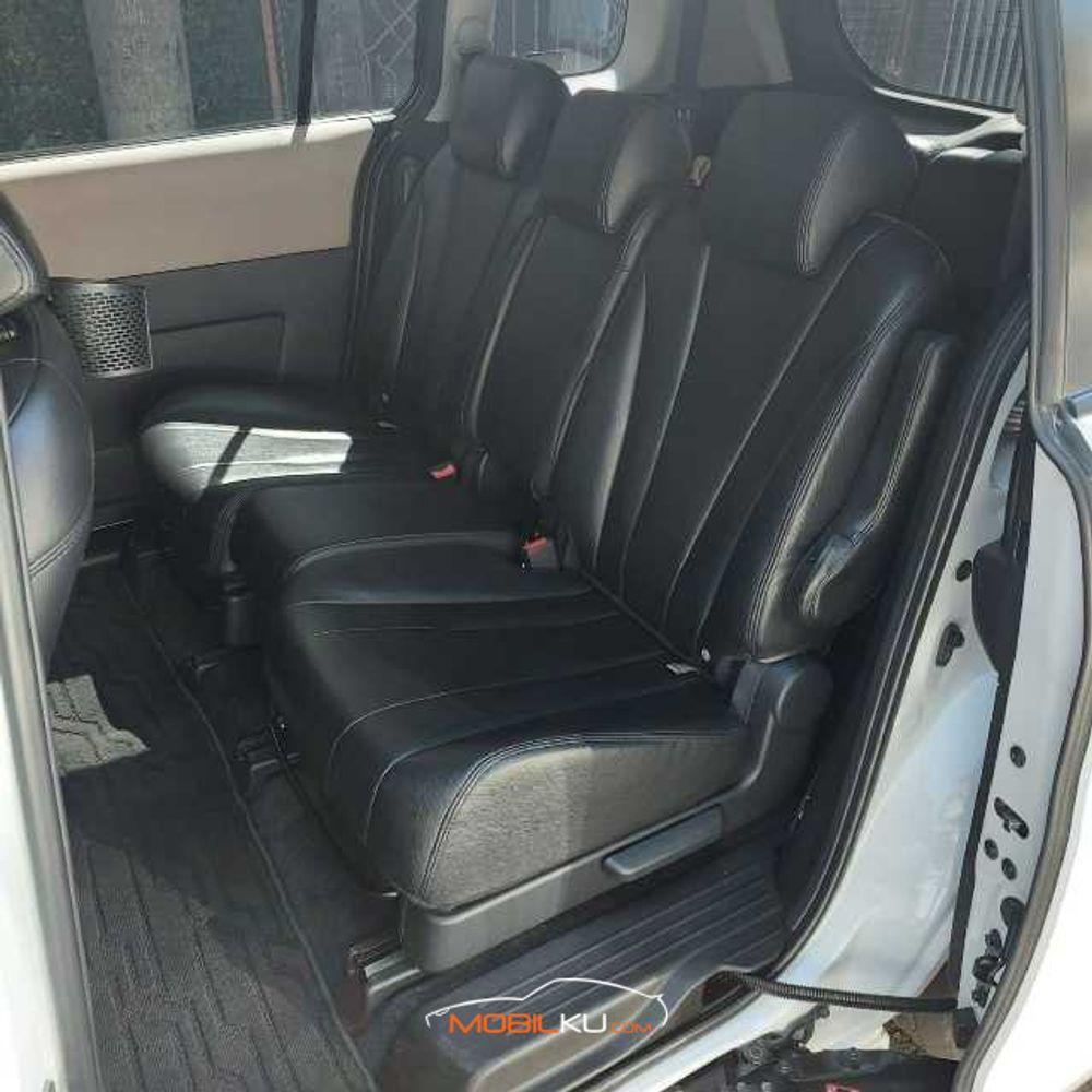 Mobil Mazda 5 2017