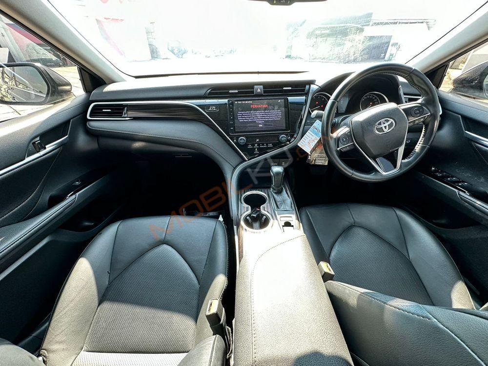 Mobil Toyota Camry 2024