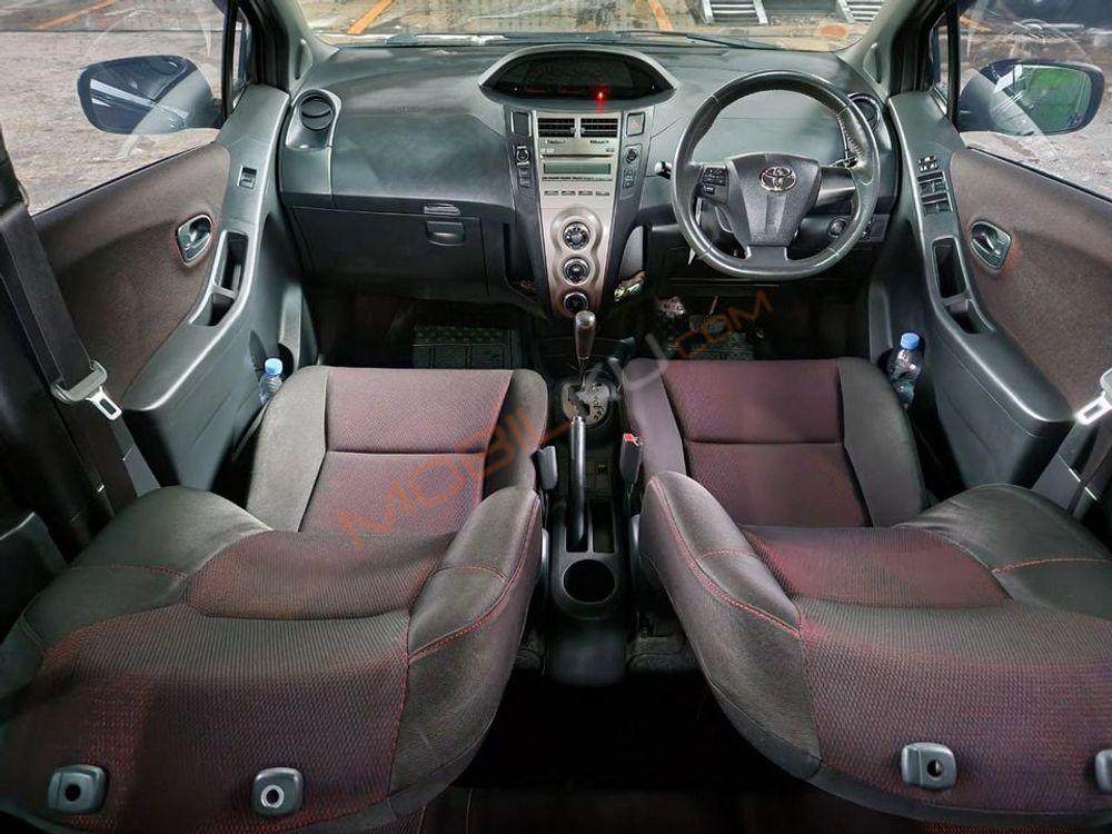 Mobil Toyota Yaris 2012