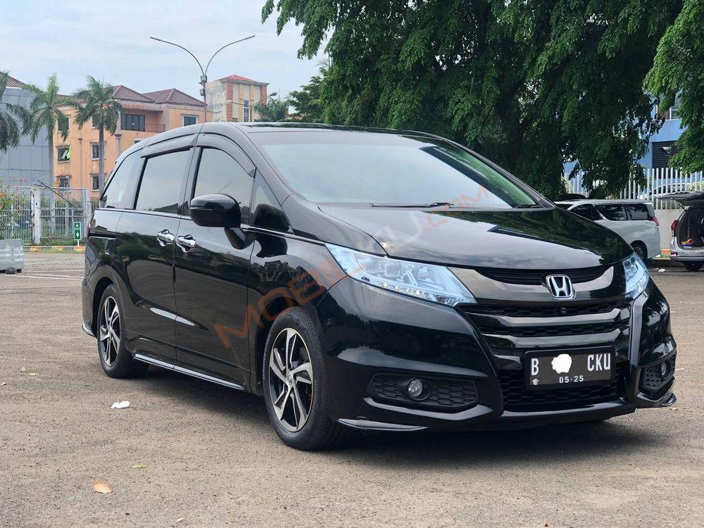 Mobil Honda Odyssey 2015