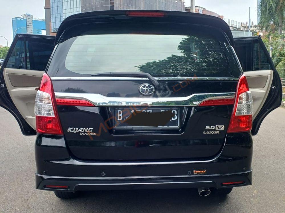 Mobil Toyota Kijang Innova 2015