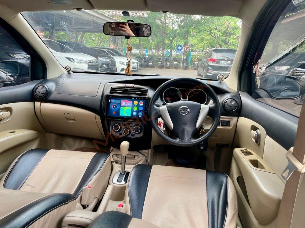 Mobil Nissan Livina 2015