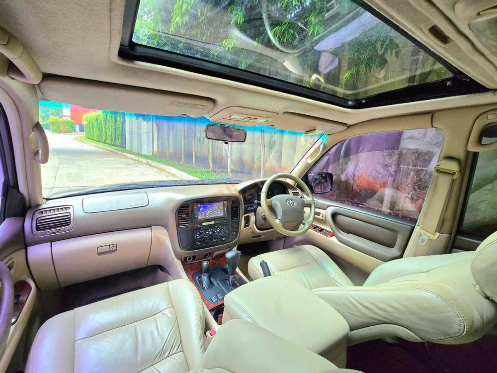 Mobil Toyota Land Cruiser 2002