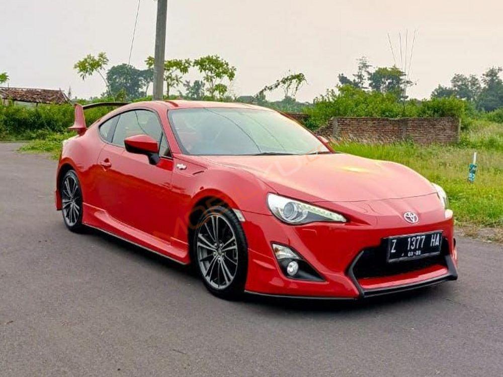Mobil Toyota 86 2014