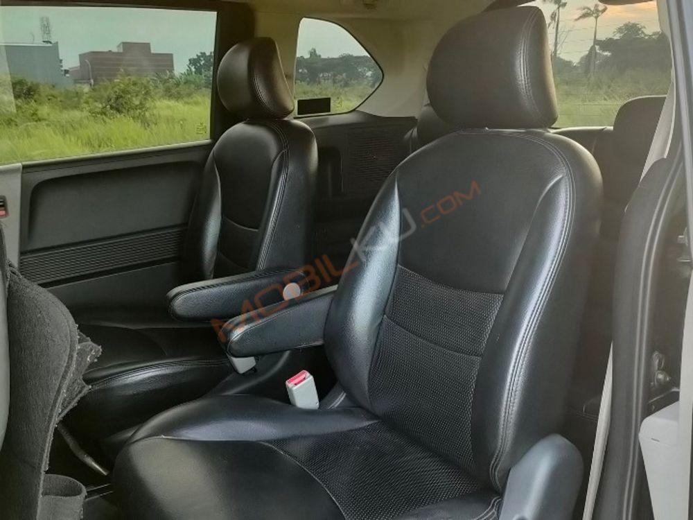 Mobil Honda Freed 2011