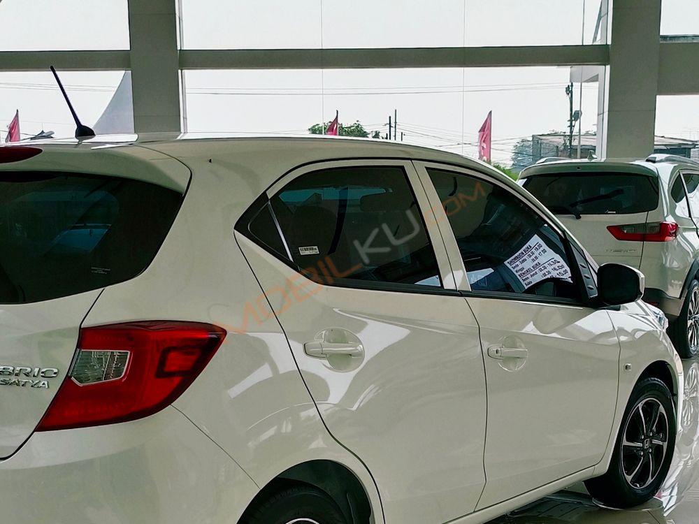 Mobil Honda Brio 2023