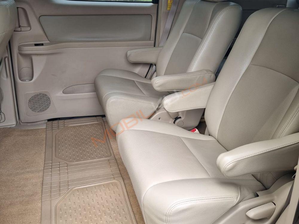 Mobil Toyota Alphard 2013