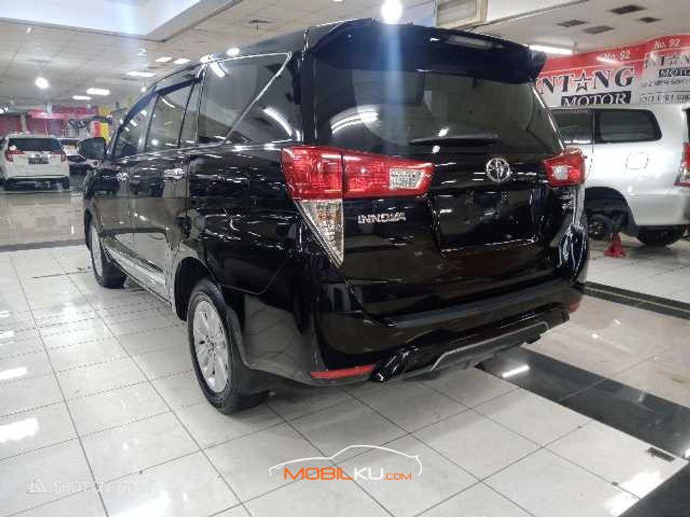 Mobil Toyota Kijang Innova 2017