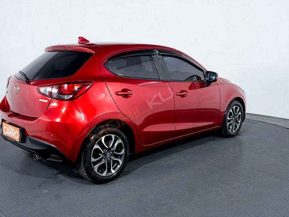 Mobil Mazda 2 Hatchback 2016