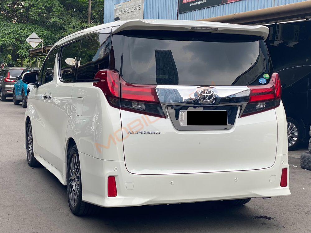 Mobil Toyota Alphard 2016