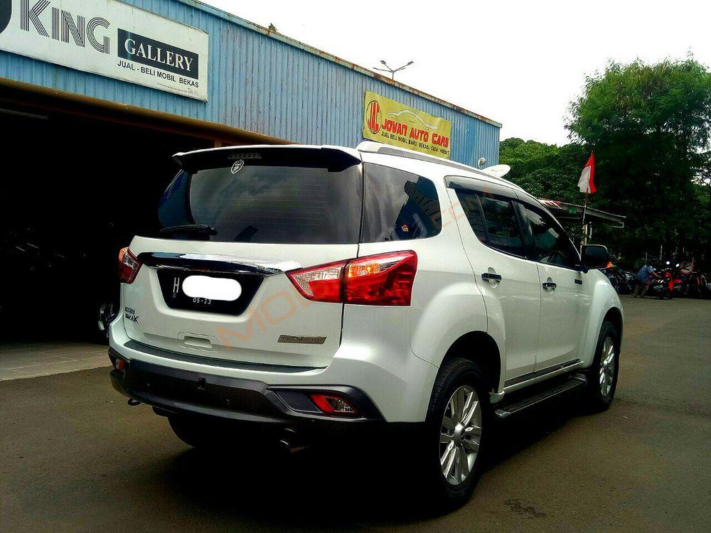 Mobil Isuzu MU-X 2017
