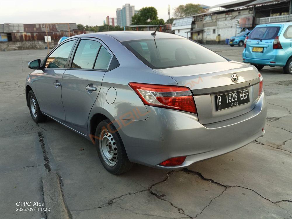 Mobil Toyota Limo 2014