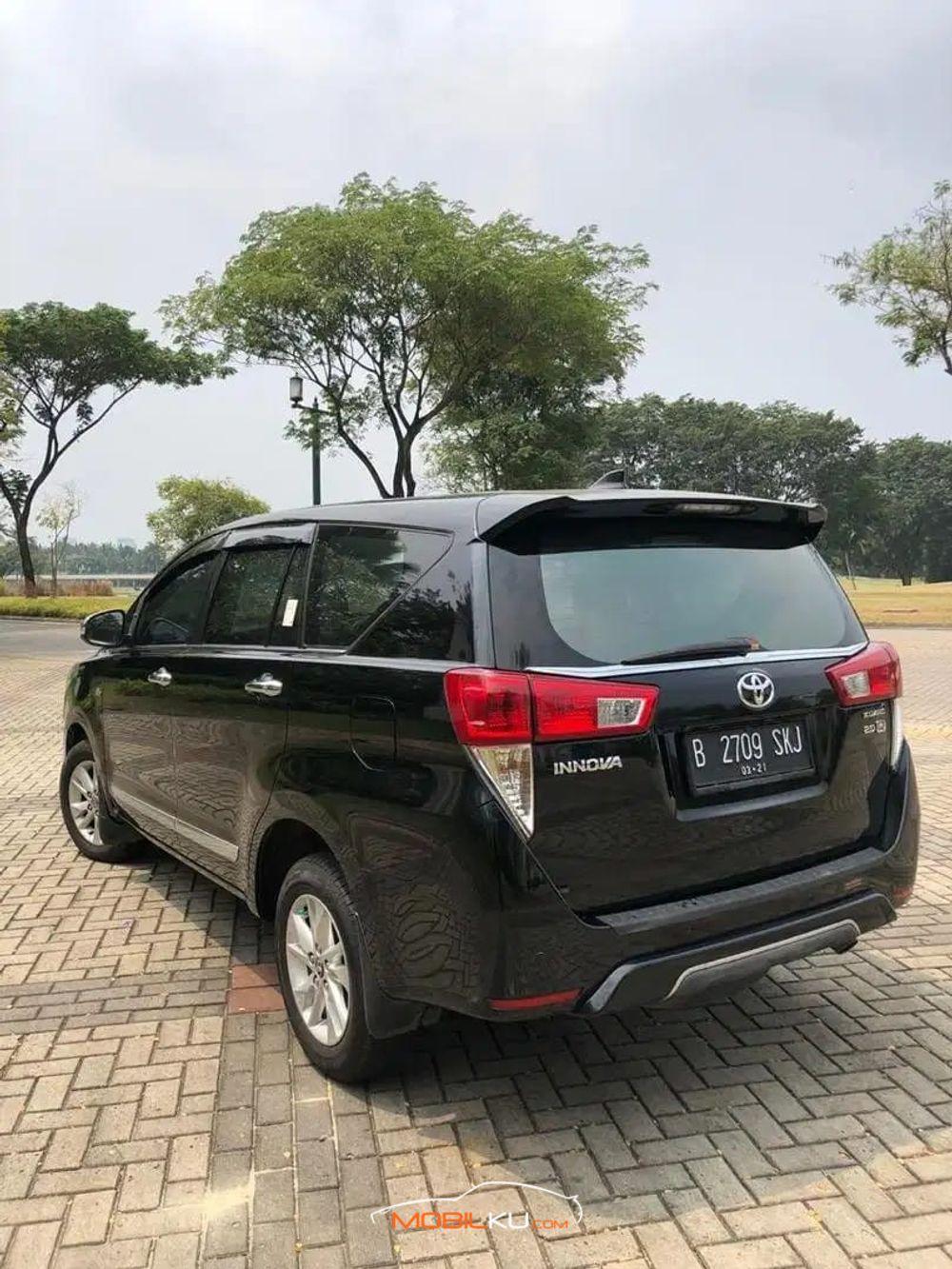 Mobil Toyota Kijang Innova 2016