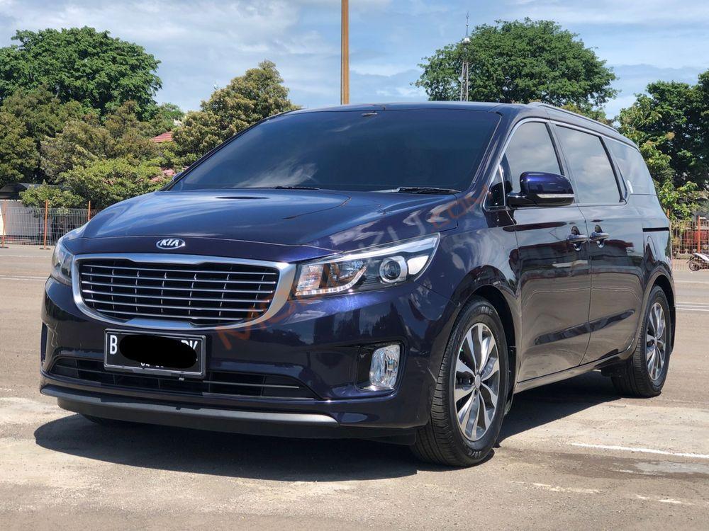 Mobil Kia Sedona 2017