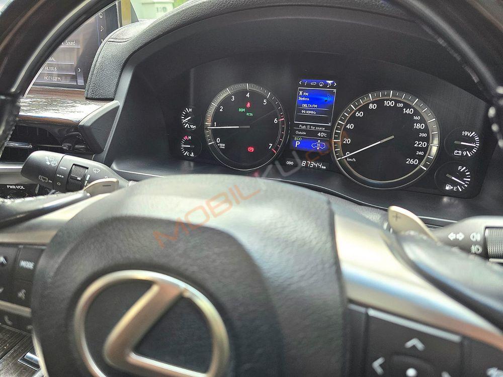 Mobil Lexus LX 2018