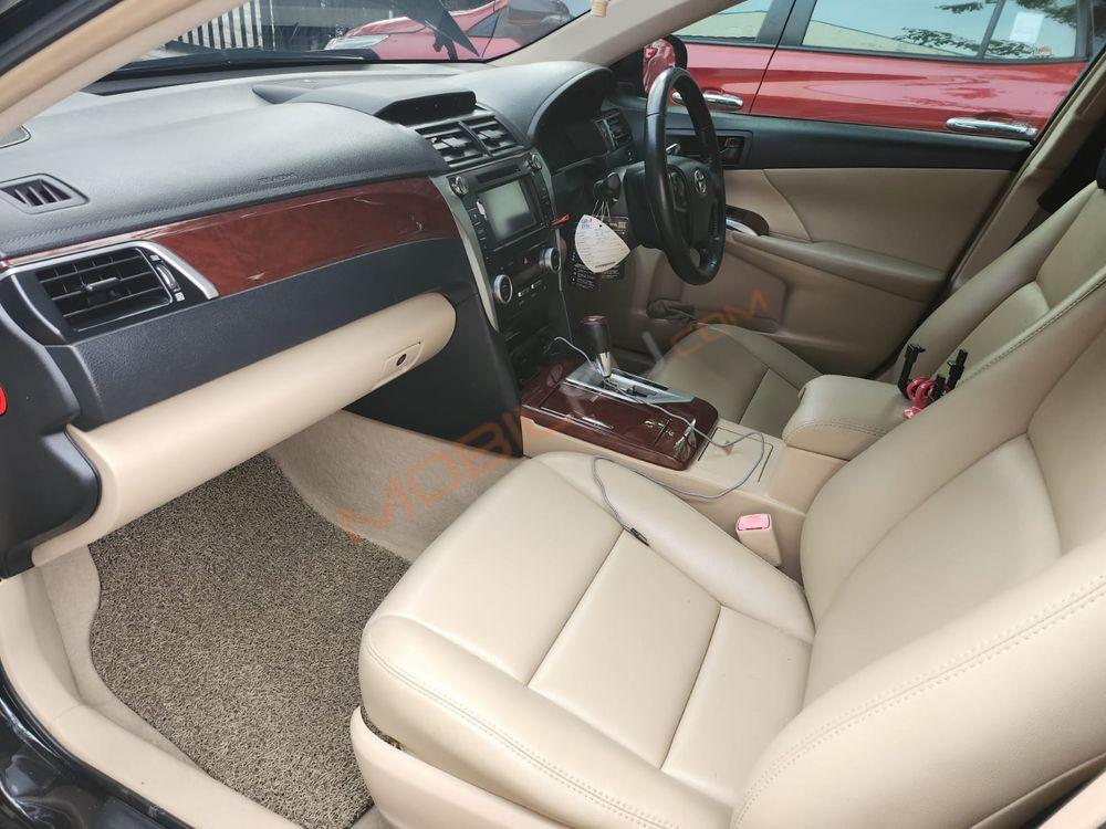 Mobil Toyota Camry 2013