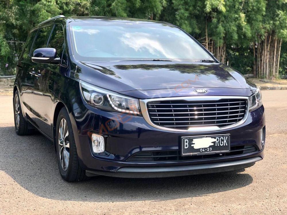 Mobil Kia Sedona 2017