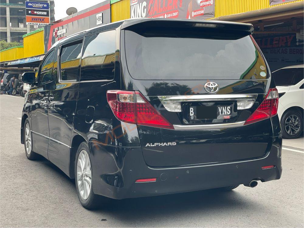 Mobil Toyota Alphard 2009