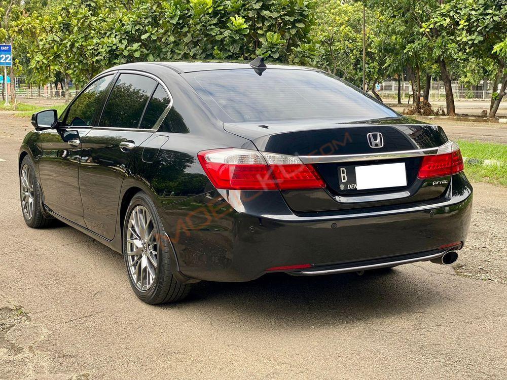 Mobil Honda Accord 2013