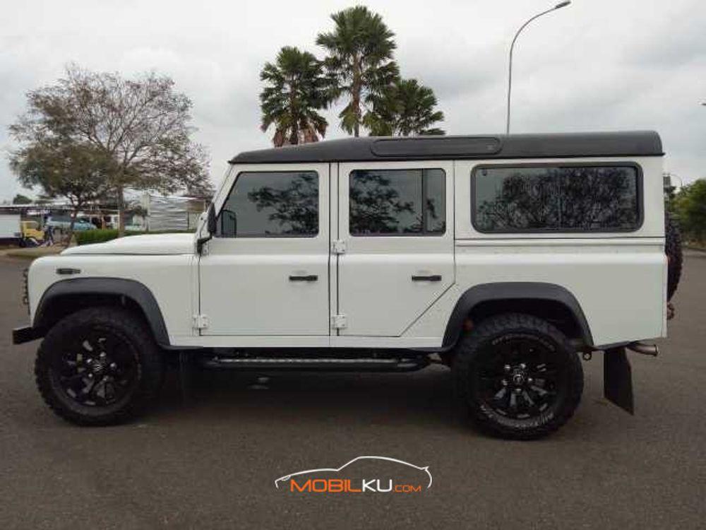 Mobil Land Rover Defender 2013