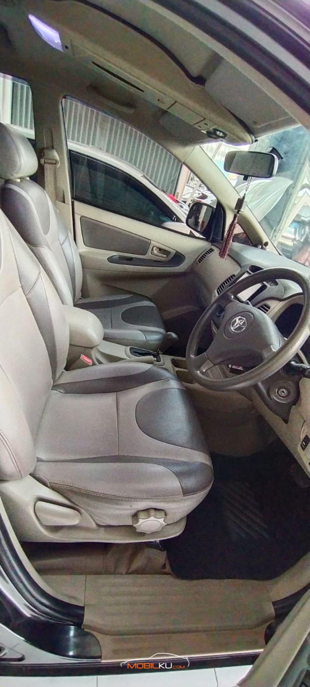 Mobil Toyota Kijang Innova 2015