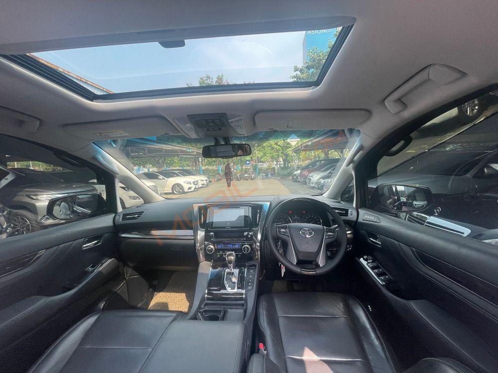 Mobil Toyota Vellfire 2016