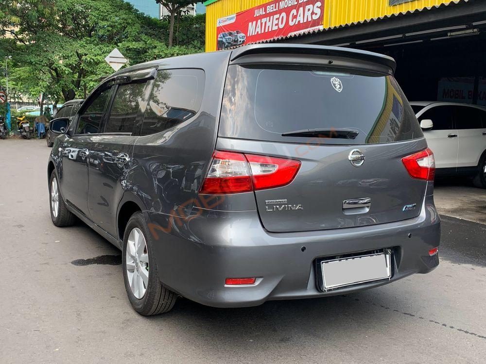Mobil Nissan Livina 2015