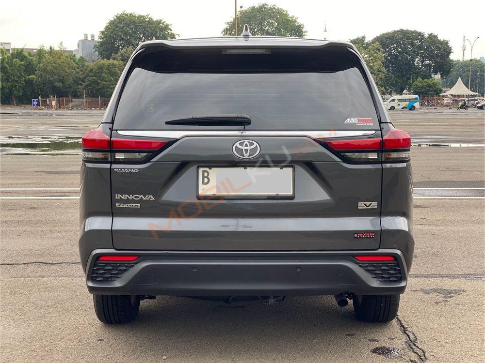 Mobil Toyota Kijang Innova 2024
