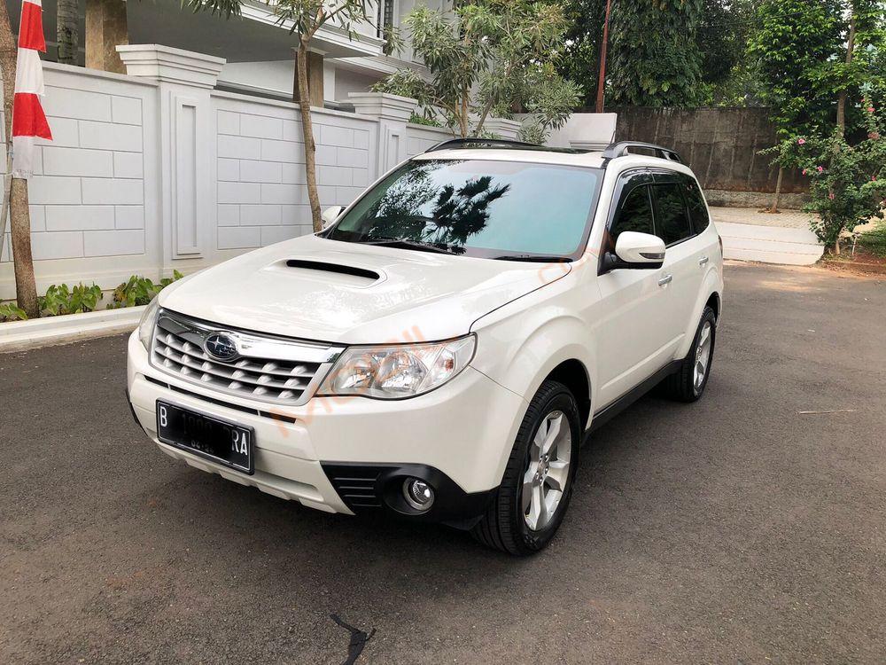 Mobil Subaru Forester 2012