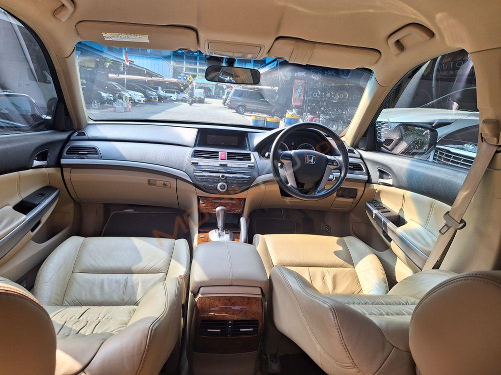 Mobil Honda Accord 2011