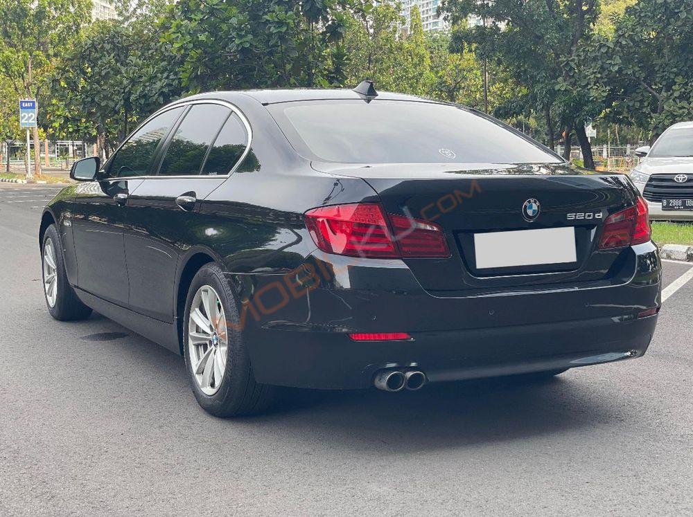 Mobil BMW 5 Series 2013
